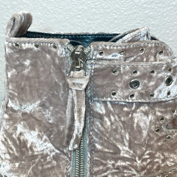 Rebecca Minkoff “Logan” Crushed Velvet Light Blush Dusty Rose Ankle Boots | NWT - Picture 3 of 16